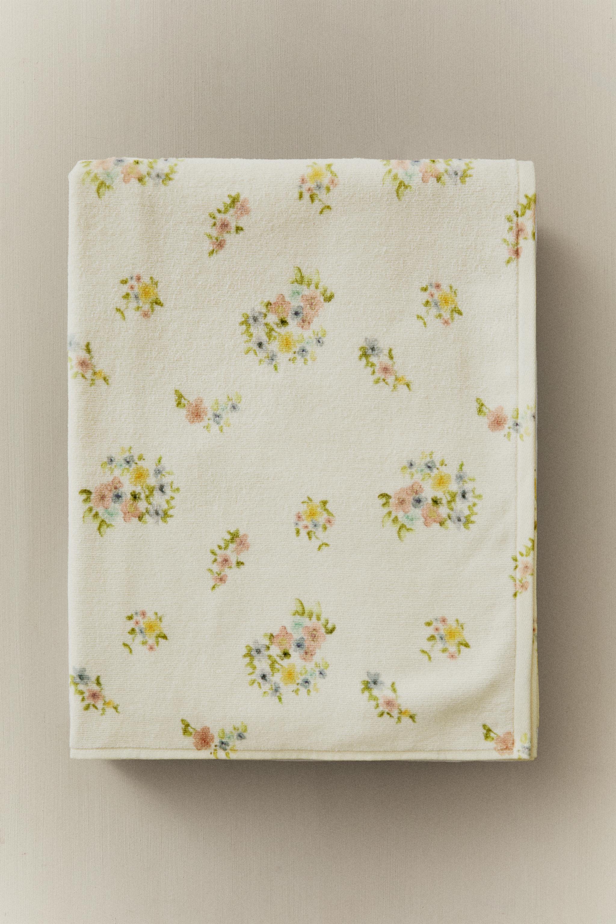 VELOUR FLORAL PRINT BATH TOWEL